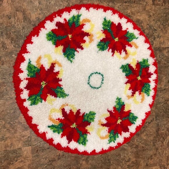 Vintage Handmade Latch Hook Poinsetta Christmas Rug Round White Red 41"